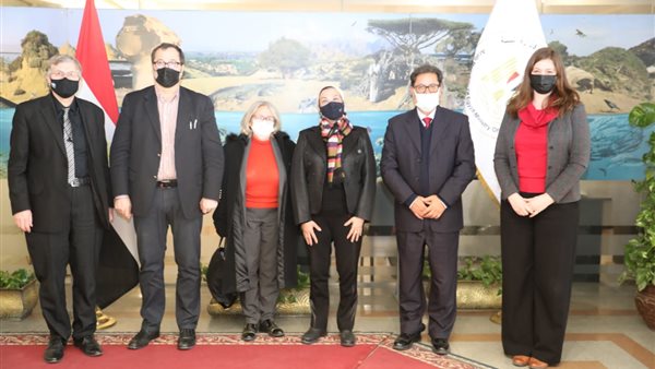 وزيرة البيئة ووفد