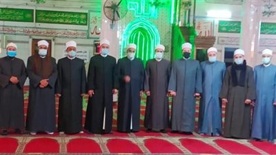 أعضاء القافلة الدعوية المشتركة بين الأزهر والأوقاف بمدينة الأمل: الأسرة نواة المجتمع وحصن الدفاع الأول عنه