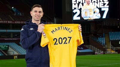 رسميًا.. أستون فيلا يجدد عقد إيميليانو مارتينيز حتى 2027