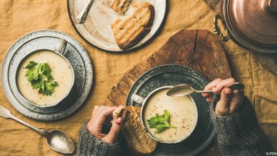 أبرزها الشطة والشوربة.. تعرف على الأطعمة والمشروبات المفيدة في الشتاء