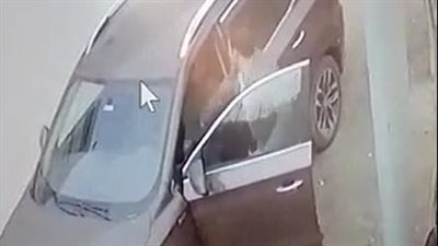 استغل ضعفه.. سائق يعتدي على مدرس من ذوي الاحتياجات الخاصة بكرداسة | فيديو