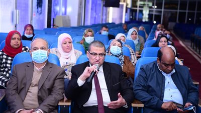 استعدادًا للفصل الدراسي الثاني.. رئيس جامعة سوهاج يتابع تطبيق منظومة الكتاب الإلكتروني