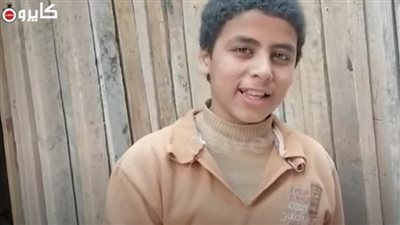 أصغر نجار مسلح بالمنوفية يقلد كبار القراء: أدرس في الأزهر ونفسي أطلع ضابط | فيديو