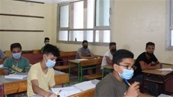 طلاب الصف الأول الإعدادي