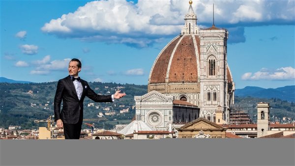 مصمم الأزياء العالمي