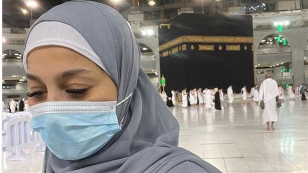 بسمة وهبة من أمام