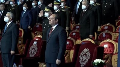 السيسي يوجه التحية للجيش الأبيض: ضحوا بحياتهم من أجل أن نعيش