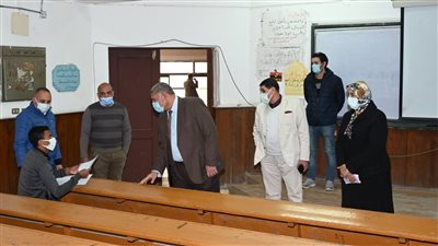 نائب رئيس جامعة الفيوم يُشدد على ارتداء الكمامة وتذليل العقبات أمام الطلاب خلال الامتحانات | صور