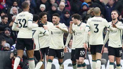 ليفربول يعبر كريستال بالاس بثلاثية في الدوري الإنجليزي الممتاز