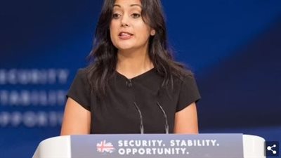 وزيرة بريطانية مسلمة تواجه ردود أفعال عنيفة بعد إعلانها رفدها من منصبها بسبب الإسلاموفوبيا