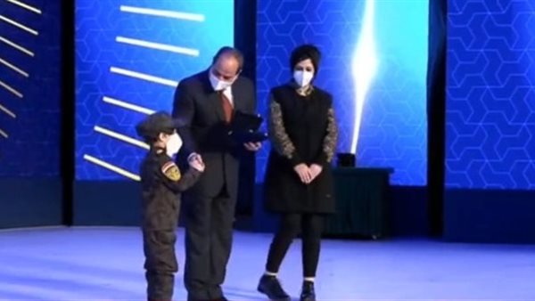 السيسي يكرم شهداء