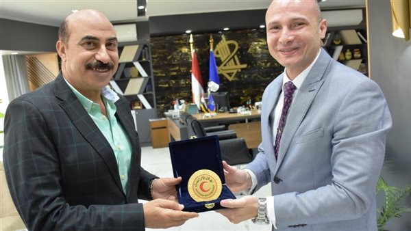 محافظ أسوان