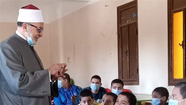 الندوة والمحاضر خلالها