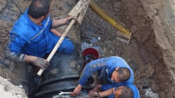 عمال الصيانة بشركة