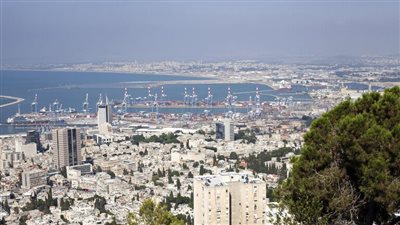 إعلام عبري: سكان حيفا سمعوا انفجارًا قويًا في منطقة الميناء