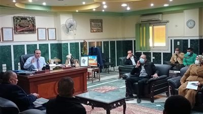 رئيس مركز ملوي يتابع تنفيذ مشروعات حياة كريمة