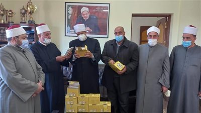الأوقاف تهدي مجموعة من إصدارات سلسلة رؤية للمنطقة الأزهرية والإدارة العامة للوعظ بجنوب سيناء | صور
