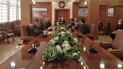 محافظ بورسعيد يستعرض مقترح إنشاء محطة لإنتاج اللحوم