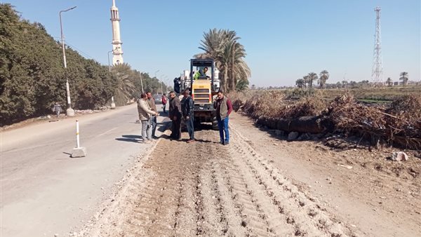 رصف طريق بالمنيا