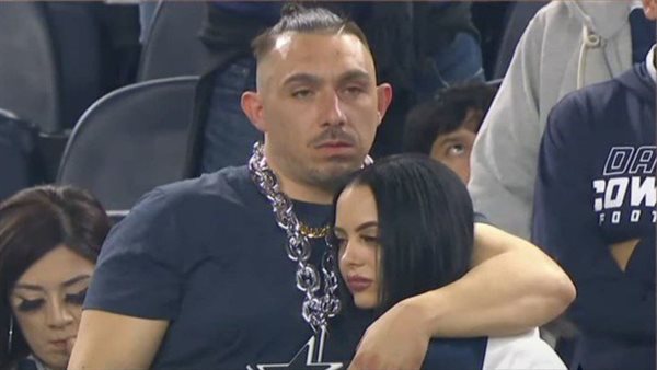 تصوير مشجع يخون حبيبته