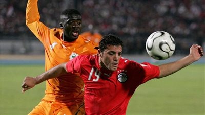 بعد إعلان غضبه.. عمرو زكي يصالح مدافع كوت ديفوار على طريقته الخاصة 