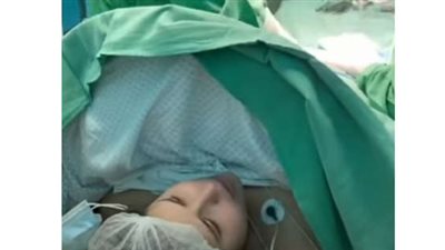 لبنانية تغني لـ فيروز بصوت عذب خلال ولادتها.. والدكتور يغني معها | فيديو جراف