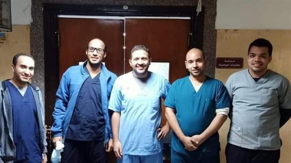 الفريق الطبي بمستشفى