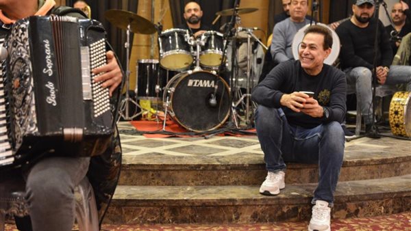 حكيم في بروفات ستاد