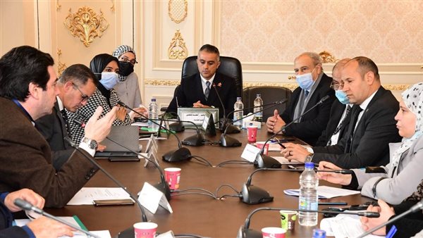 جانب من اجتماع اللجنة