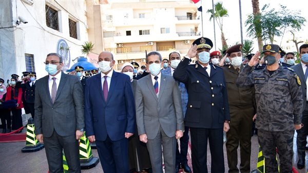 محافظ الغربية يضع