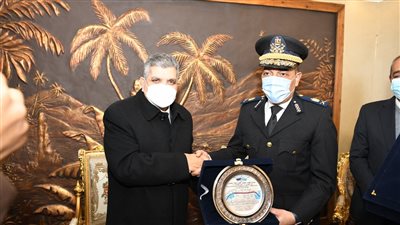 رئيس هيئة قناة السويس يهنئ مدير أمن الإسماعيلية بعيد الشرطة