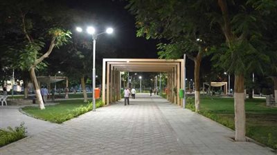 رغم برودة الجو والرياح القوية.. إقبال المواطنين على كورنيش النيل بالمنيا | بث مباشر 