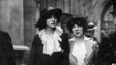 فرجينيا وولف.. كانت على علاقة بصديقتها وكتبت عنها روايتها الشهيرة أورلاندو