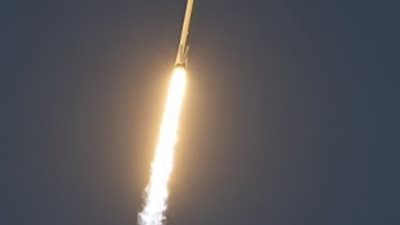 بعد 7 سنوات من الإطلاق.. صاروخ سبيس إكس فالكون 9 في طريقه للوصول إلى القمر | صور