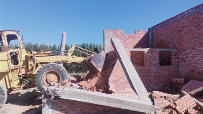 تنفيذ 19 قرار إزالة لعقارات ومقابر ومحلات مخالفة في 5 أحياء بالإسكندرية