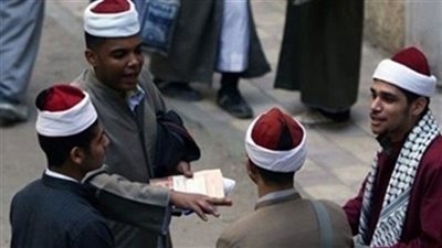 طلاب صفوف النقل بالثانوية الأزهرية يؤدون امتحانات اليوم الثالث