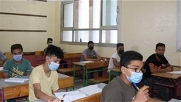 طلاب الصف الأول الإعدادي