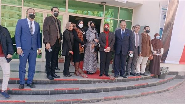 أساتذة وخبراء كلية