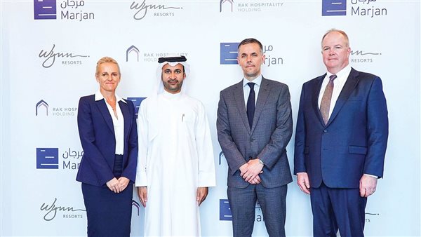 جانب من حفل التوقيع