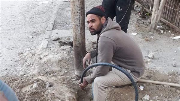 زرع 11 عامود إنارة