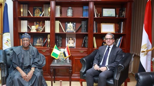 وزير السياحة مع نظيره