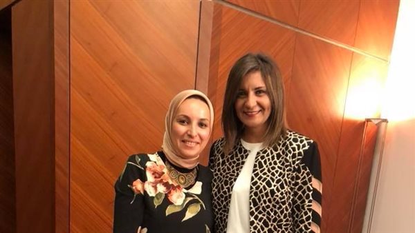 إسراء نوار مع وزيرة