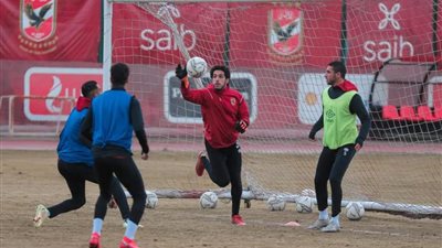 وحدات تدريبية متنوعة لحراس الأهلي استعدادًا لمواجهة سموحة