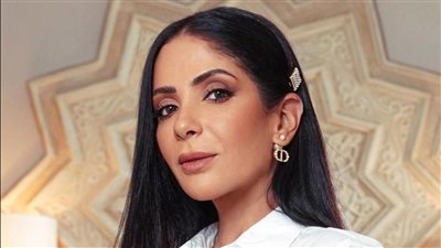 بخلاف خلع ملابسها الداخلية.. استبعاد مشهد جريء آخر لـ منى زكي في أصحاب ولا أعز | فيديوجراف