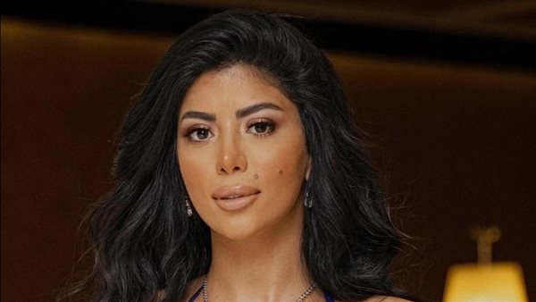 الفنانة كارولين عزمي