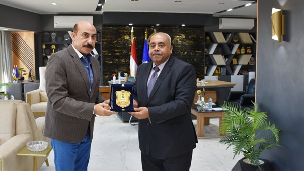 محافظ أسوان وأحمد