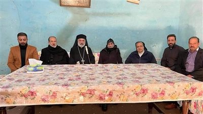 مطران إيباريشية المنيا للأقباط الكاثوليك يتفقد عزبة مهنى بالإيبارشية