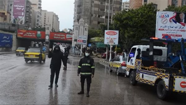 يواصل رجال الشرطة