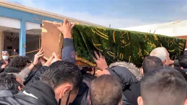 وصول جثمان الكاتب