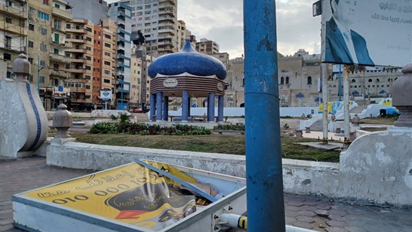 سقوط لوحات إعلانية